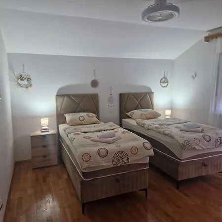 Deluxe Apartment *