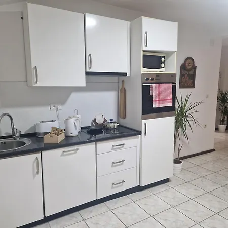 Deluxe Apartment *